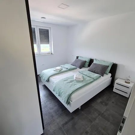 Capris Apartment *
