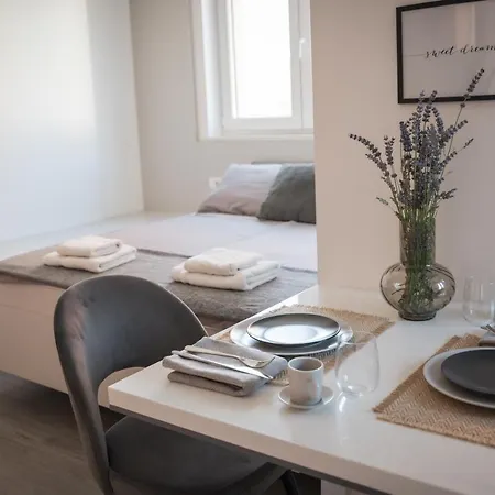 Capris Apartment *