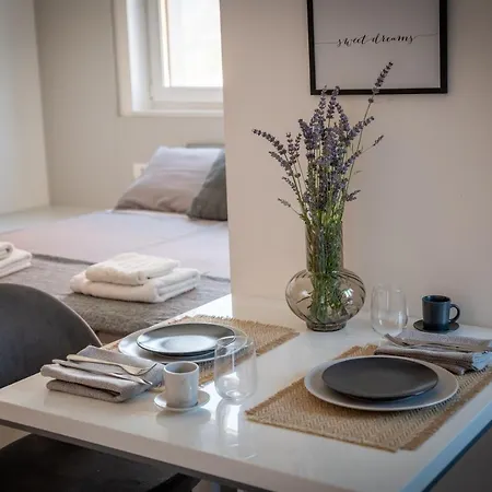 Capris Apartment *