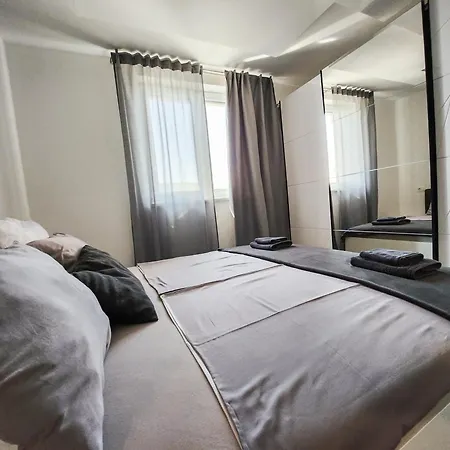 Capris Apartment *
